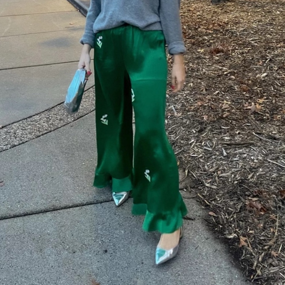 Doen Women’s Stasia Ruffled Green Satin Silk Leg Pant Floral Appliqué XS